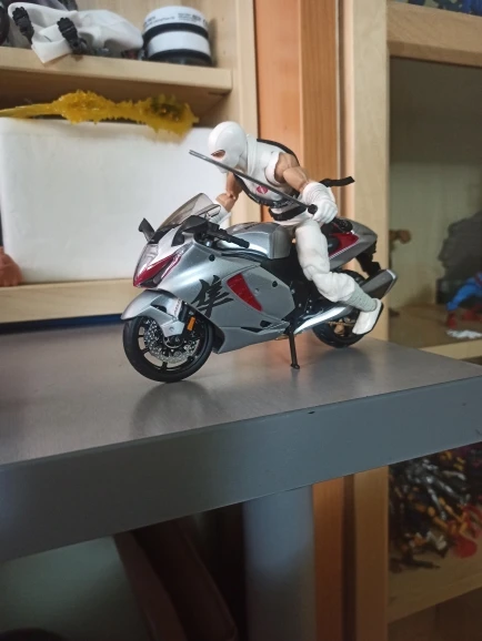 Maisto 1:12 Suzuki Hayabusa 2022 Sportster Motorcycle Model Static Die Cast Vehicles Collectible Moto Toys Gift Collection photo review