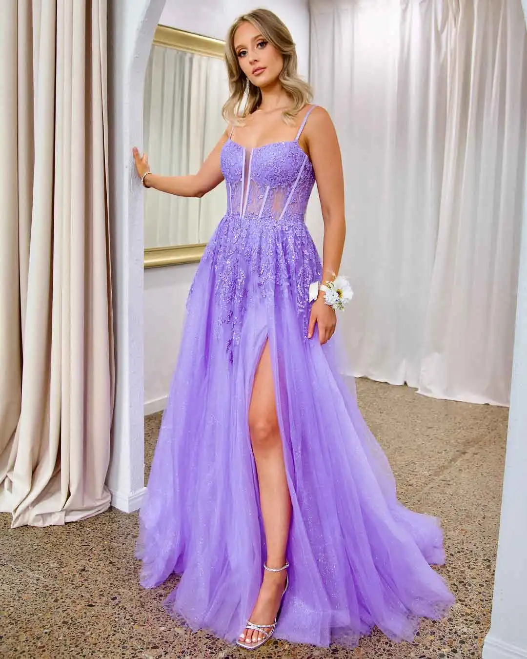 

Fine lightning Sequin Applique Tulle Prom Dresses Long Spaghetti Straps V Neck Ball Gown Glitter Formal Evening Party
