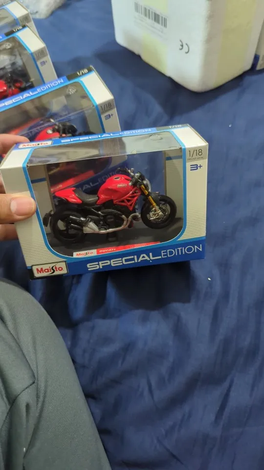 Maisto Ducati Panigale V4 S Corse 1:18 Scale Alloy Motorcycle Diecast Model Collectible Grade Gift Toy photo review