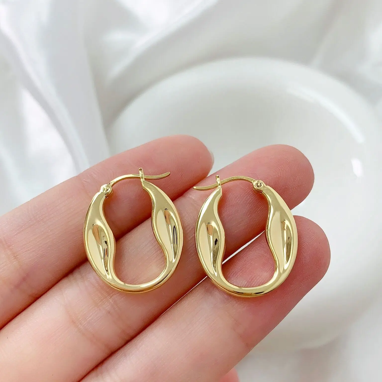 

MADALENA SARARA 18K Yellow Gold Irregular Circle Oval Women Dangle Earrings Hallow Dimensional Exaggerated Au750 Stamp