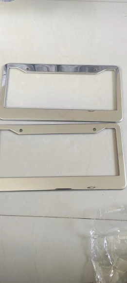 TeslaHubs™ SecureMount Front License Plate Frame customer photo