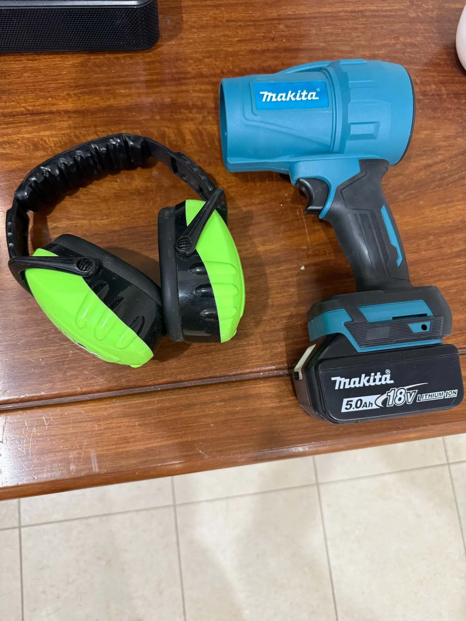 Makita 30000RPM Violent Blower Turbo Jet Fan 18V Electric Air Duster Wind Speed Turbo Rechargeable with Light Car Cleanin Tool photo review