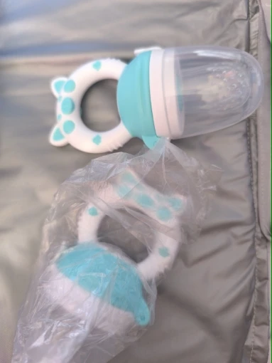 Baby Food Feeding Spoon Juice Extractor Fruit Feeder Pacifier Baby Feeding Bottle Silicone Gum Fruit Vegetable Bite Eat Feeder photo review