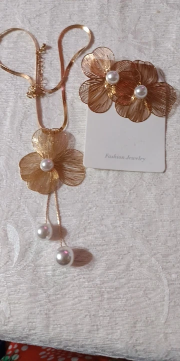 Pearl Pendant Flower Petal Jewelry Set - Snake Chain Choker & Earrings | Whaau photo review
