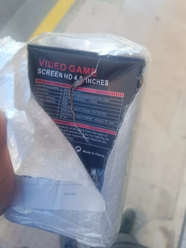 Nueva consola de juegos portátil ultra retro R36, sistema Linux de código abierto de 4,0 pulgadas, reproductor de vídeo portátil de 128GB, consola de juegos portátil photo review