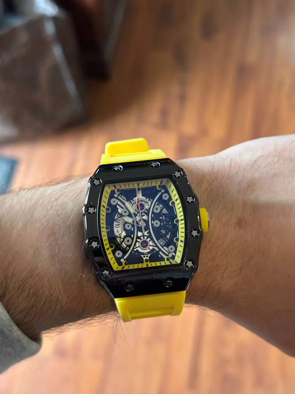 Relógio masculino luz marca de luxo barril vinho dial moda noite brilho relógio esportivo calendário reloj l146 photo review