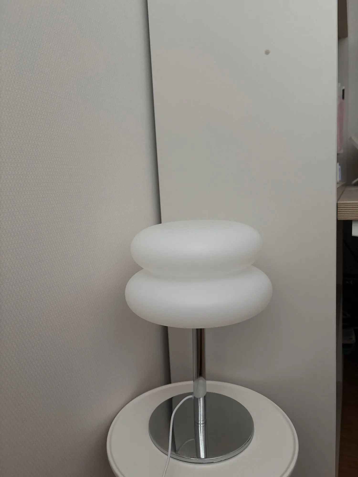 Chic Creamy Style USB Bedside Lamp with Tri Color Dimming photo review
