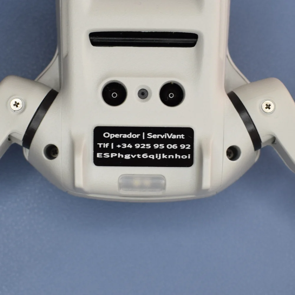 SERVIVANTE ● Piastra di identificazione per droni ● Requisiti di regolamentazione CUMPLEN AESA delle schede drone ● Dimensioni personalizzate per tutti i modelli di droni (kit 2 piastre 3 linee) - Etichetta drone personalizzabile in alluminio - immagine 3