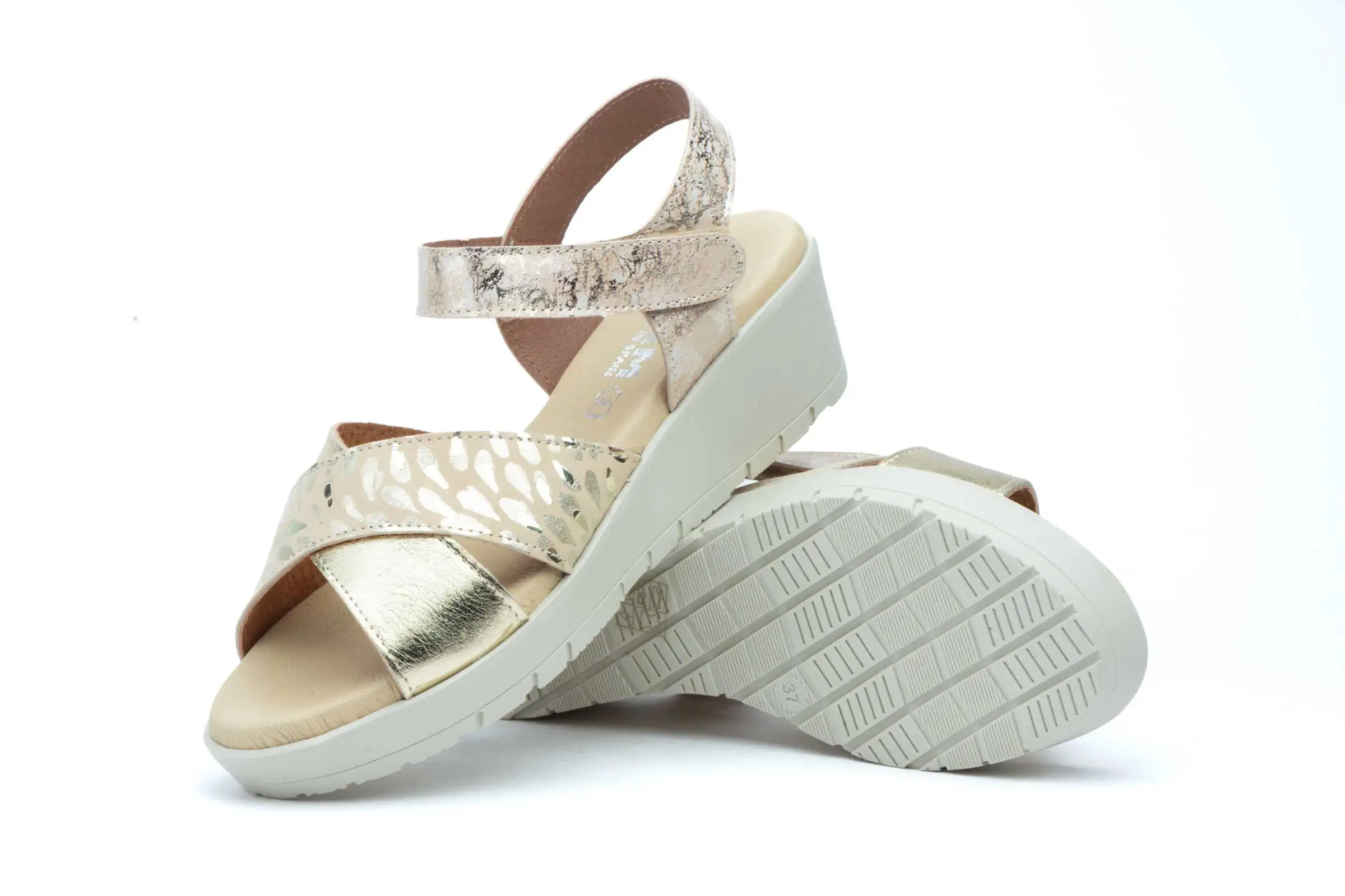 PlatiNum wedge sandals detail view