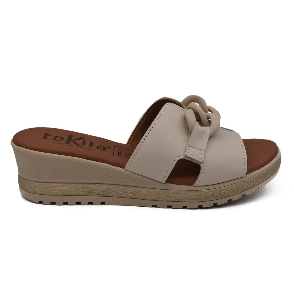 PlatiNum leather sandals detail view