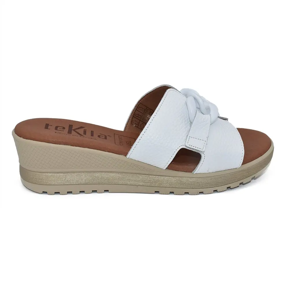 PlatiNum leather sandals comfort features