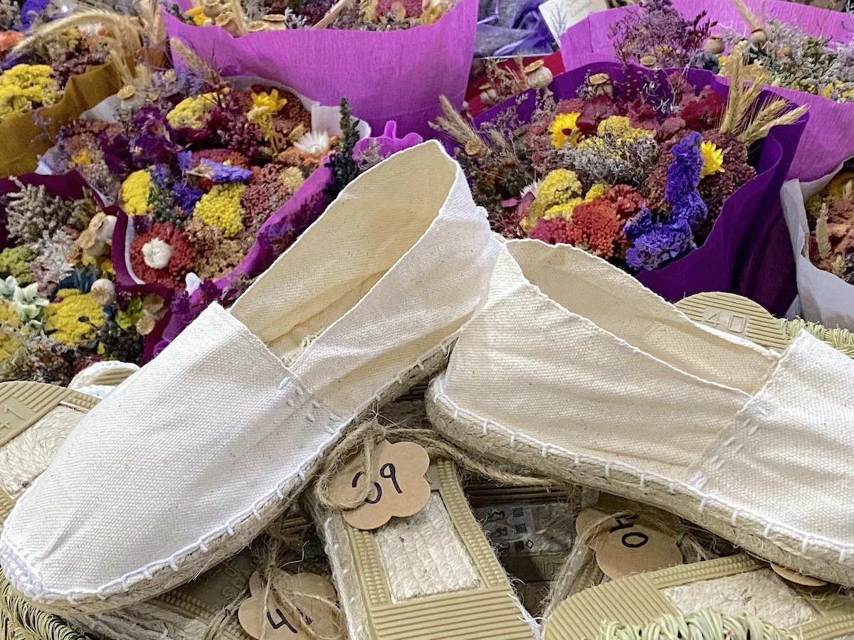 Alpargatas para bodas color beige 36 pares con regalosde capazo de