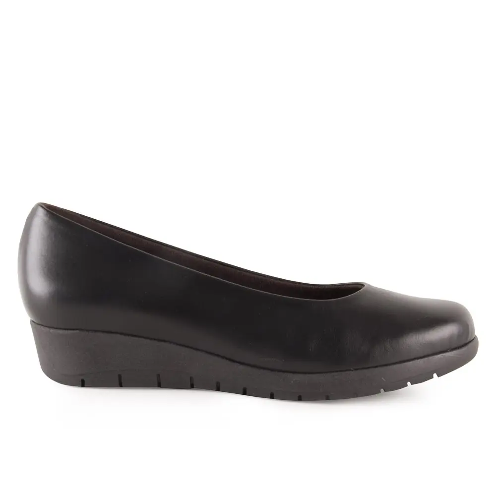 PlatiNum leather wedge shoes detailed view