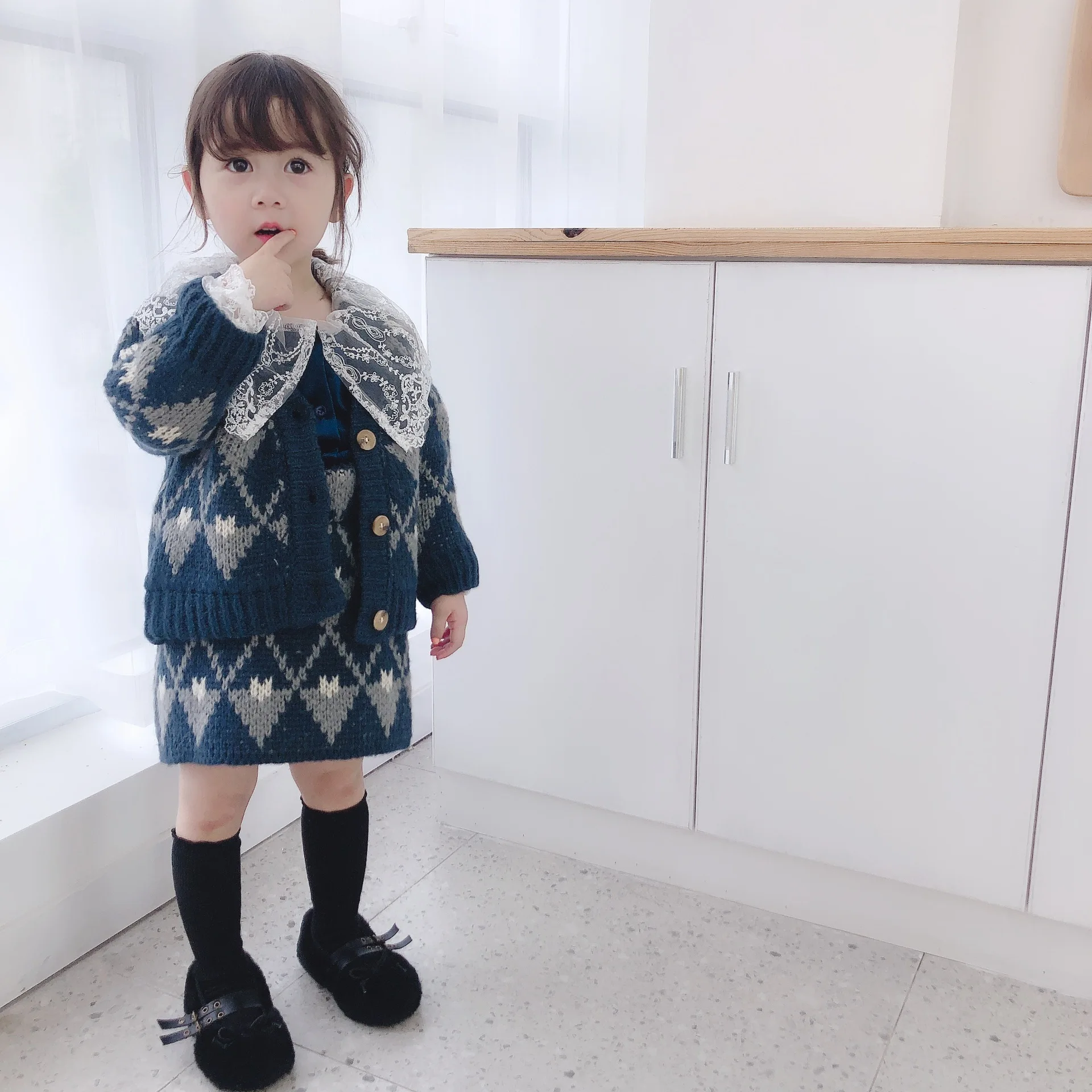 Autumn Winter Fashion Plaid Sweater And Woolen Yarn Knitted Skirt 2pcs Suits For Girls Fashion Cardigan Clothes Sets