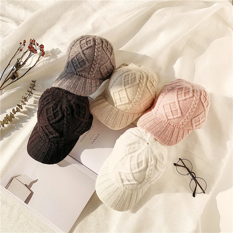 Новая модная зимняя женская шапка для девочек Skullies Beanies, теплые шапки для женщин, Толстая шерстяная однотонная вязаная шапка унисекс с золотым тиснением