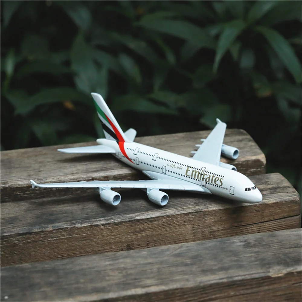 Emirates Airlines A380 Aircraft Model 15cm Alloy Aviation Collectible Diecast Miniature Ornament Souvenir Toys