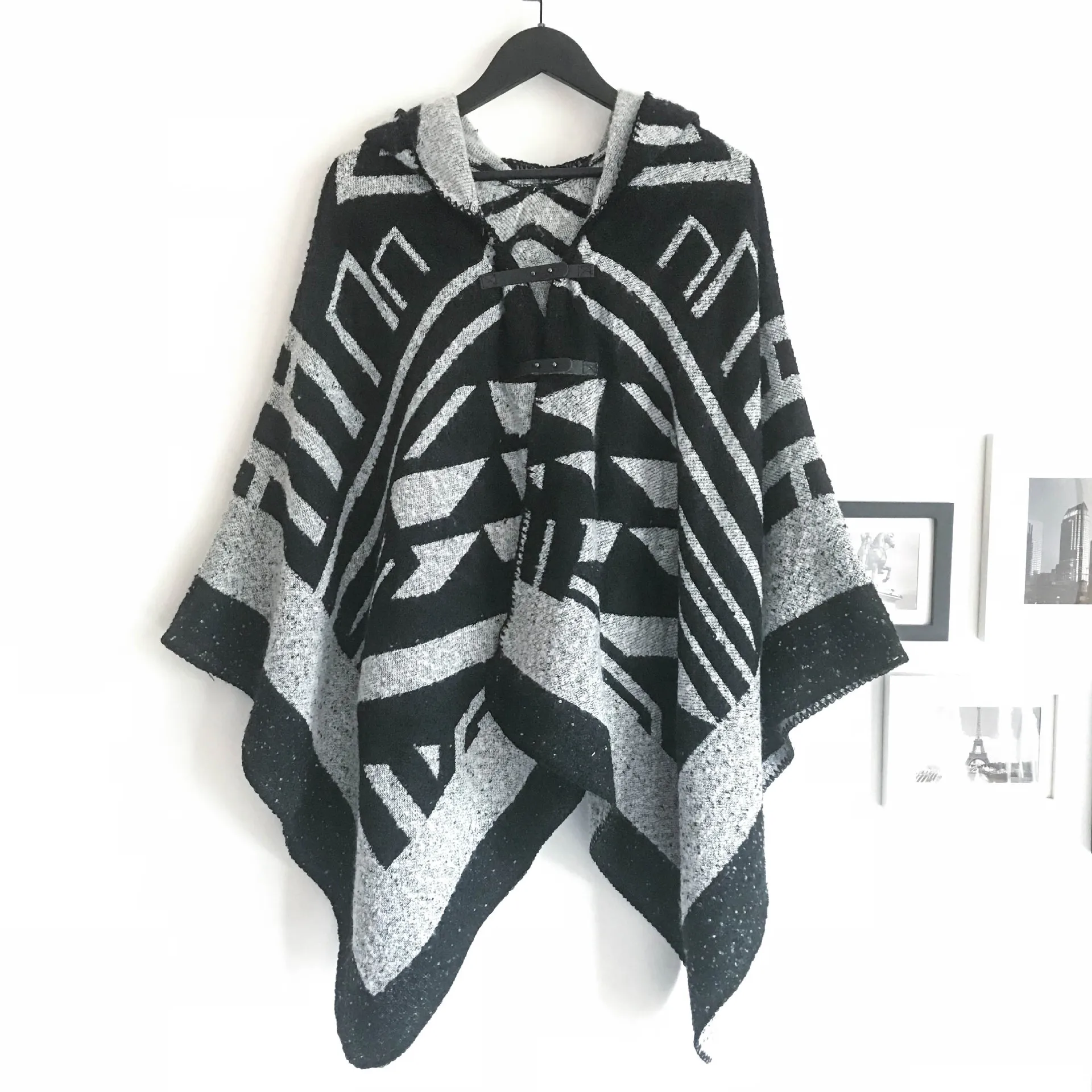 

European and American Autumn and Winter New Type Yang with Cap, Cloak, Leather Button, Black Geometric Ring Yarn Scarf and Shawl