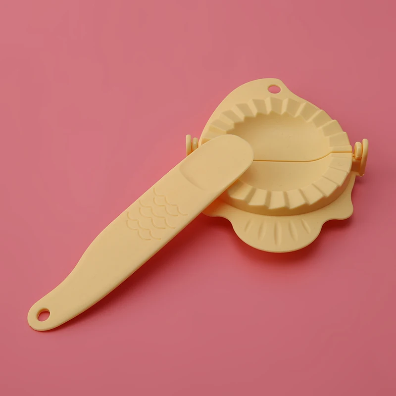 light yellow Кухонные складные пластиковые инструменты для приготовления пищи, поделки, пресс-машина для приготовления пельменей, домашняя кухня, тесто, форма для выпечки, инструмент+ набор ложек - Цвет: light yellow