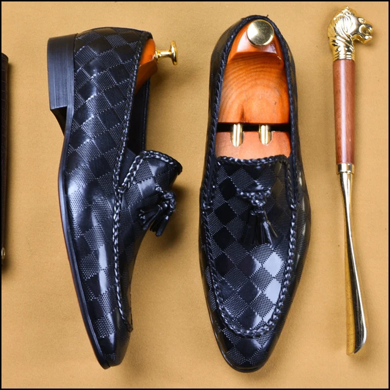 Новые модные мужские мокасины с кисточками; повседневная обувь из натуральной кожи; удобные лоферы с острым носком; слипоны ручной работы; мужская обувь на плоской подошве; SS577