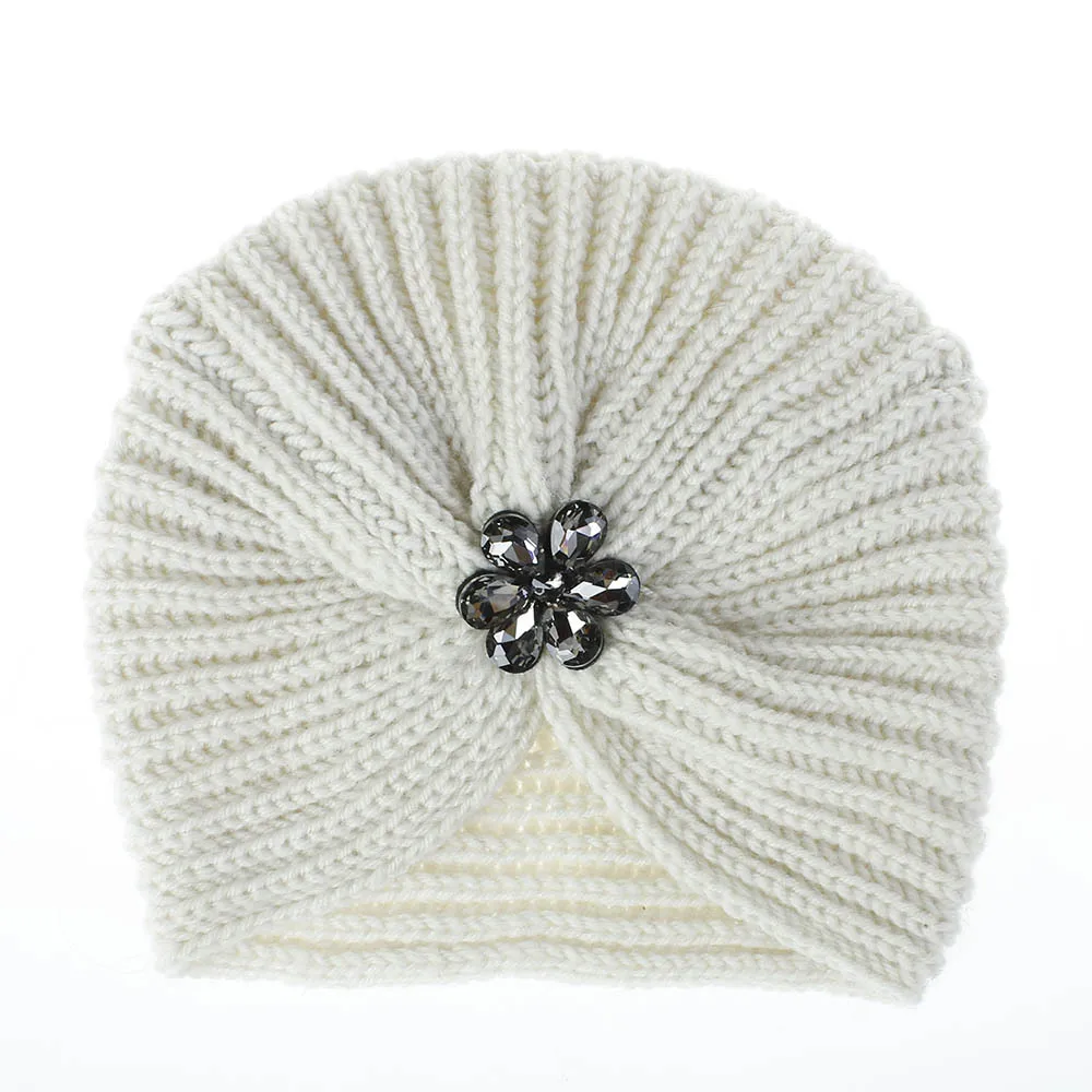 Ruoshui Boho вязаные шапочки для женщин Шапки ручной работы теплый мягкий шерстяной шапочки теплые волосы с цветами украшения дамы Skullies - Цвет: white