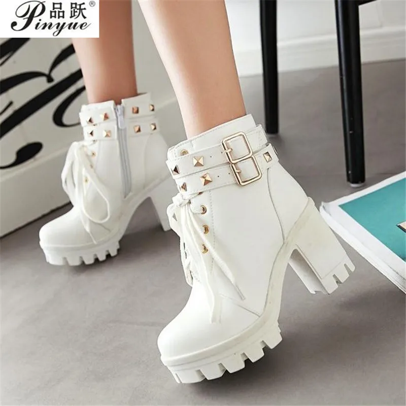 Женские ботинки Уличная обувь из мягкой кожи мотоциклетные уличные высокие в