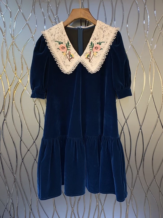 

2019 autumn and winter new women's short-sleeved lace embroidery V-neck velvet dress 913