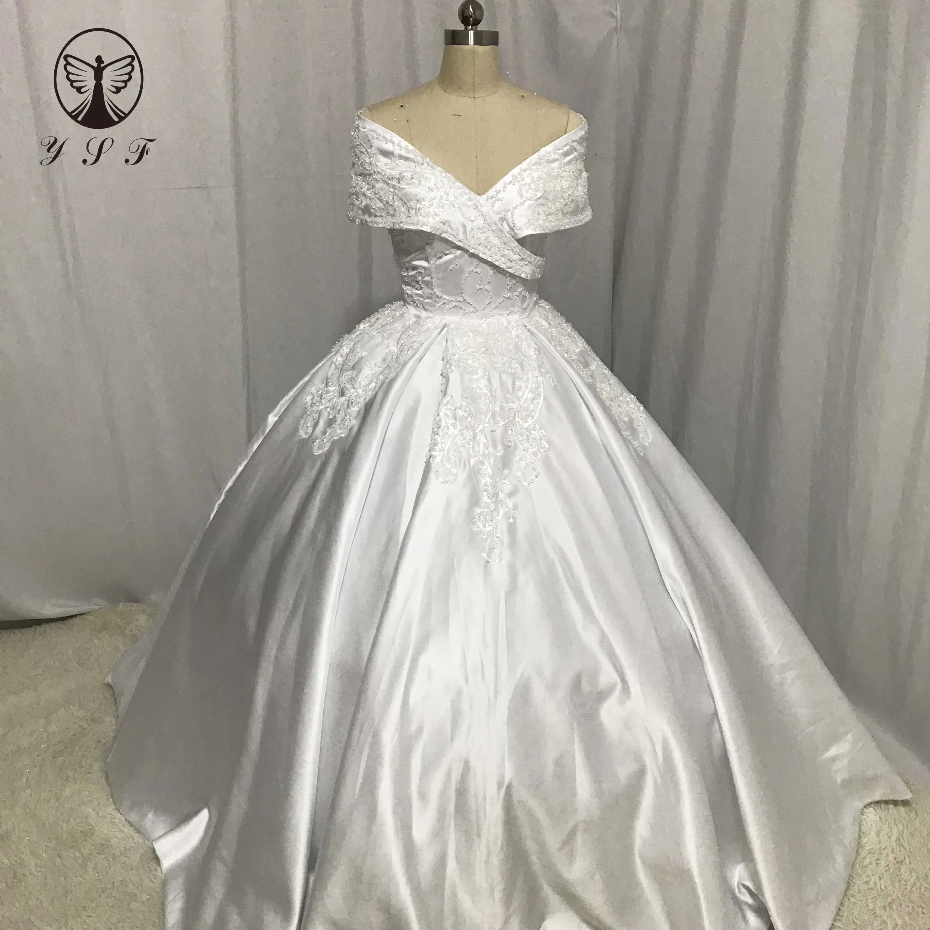 

Vintage Off the Shoulder Appliqued Beaded Crystals Cap Sleeve Pleated Ball Gown Wedding Dresses 2020
