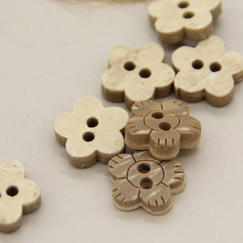10mm Flower Carved White Wood Natural Shirt Buttons For Clothes Sewing DIY Crafts Wooden Coconut Children Scrapbooking Wholesale