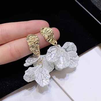 

AENSOA Korean White Shell Crack Flower Petal Drop Earrings For Women 2020 New Cute Sweet Irregular Earrings Trendy Jewelry Gift