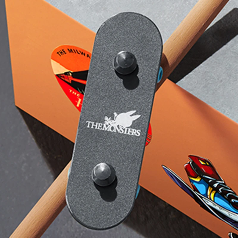 POP MART THE MONSTERS TOYS スケートボード Amazon.com: POP MART The Monsters x Kow Yokoyama Ma.K. Blind