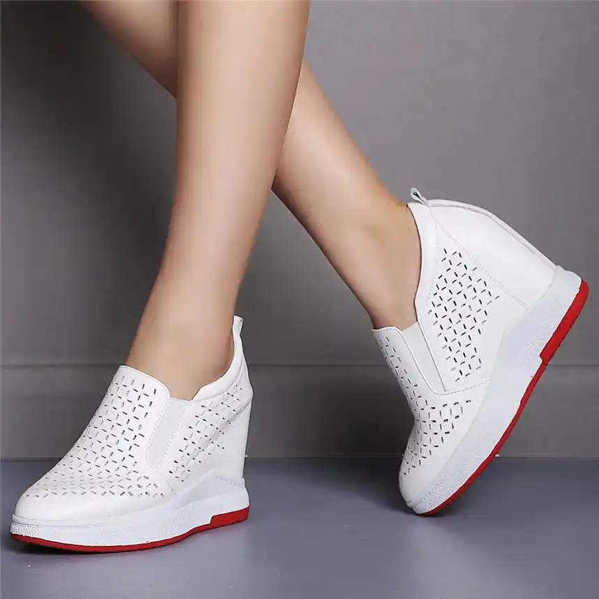 pointed toe tennis shoes