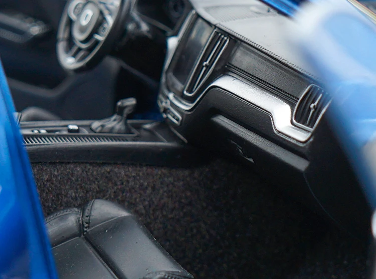 1:18 Высокая тщательная VOLVO новая спортивная версия XC60 сплав модель автомобиля статические металлические модельные автомобили с оригинальной коробкой