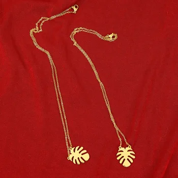 

2pcs Palm Leaf Pendant Necklace Fashionable Decorative Necklace for Woman Daily Decor (Golden)