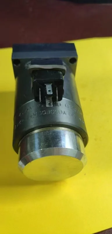 

Новый и оригинальный электромагнитный клапан Polar 115 EMC Machine 028115
