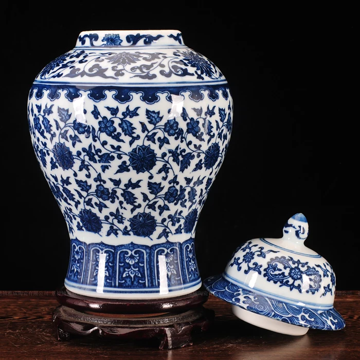 Chinese Temple Jar Antique Qing Qianlong Mark Blue And White Porcelain Ginger Jar Ceramic Flower Vase with Lid