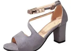 

Spring 2020 new one-button Roman chunky sandals for women casual heels beaded fish mouth sandals for women