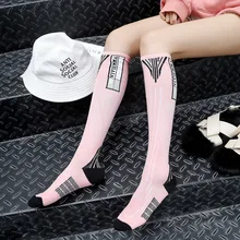 Осенне-зимние новые носки, женские японские хлопковые носки с буквенным принтом, носки из телячьей кожи, сетчатые красные брендовые гольфы для женщин