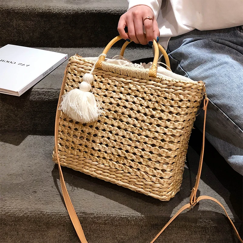 

2 Color Hollow Fringed Woven Straw Bag Wooden Handle Natural Color Shopping Bag Woman Fashion Tassel Messenger Bag Handbag