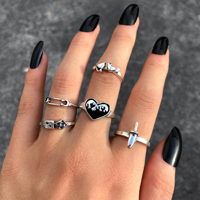 Gothic Heart Ring Set for Women Black Dice Vintage Hip-Hop Silver Plated Retro Rhinestone Charm Butterfly Finger Jewelry