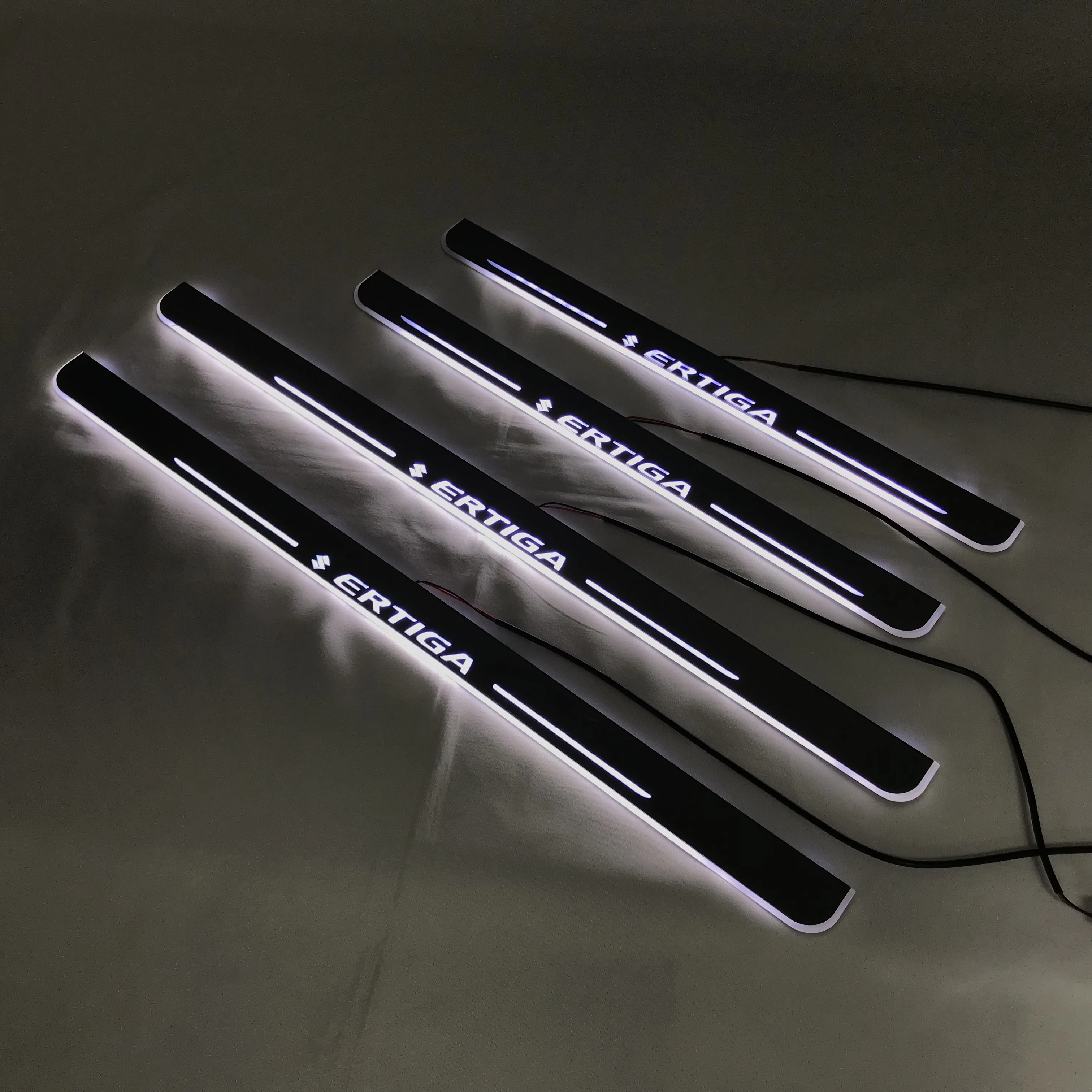 RQXR led движущиеся двери потертости для Suzuki ertiga динамический порог пластина плоская подкладка накладка струящаяся/фиксированный свет, 4 шт