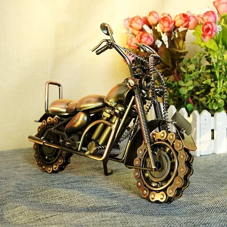 Винтажная модель мотоцикла, металлическая статуя, железная цепь, модель шин, миниатюрные фигурки ручной работы, аксессуары для украшения дома, игрушки