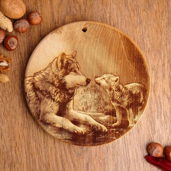 

Solid cedar board "Wolves", round, 18 × 18 cm
