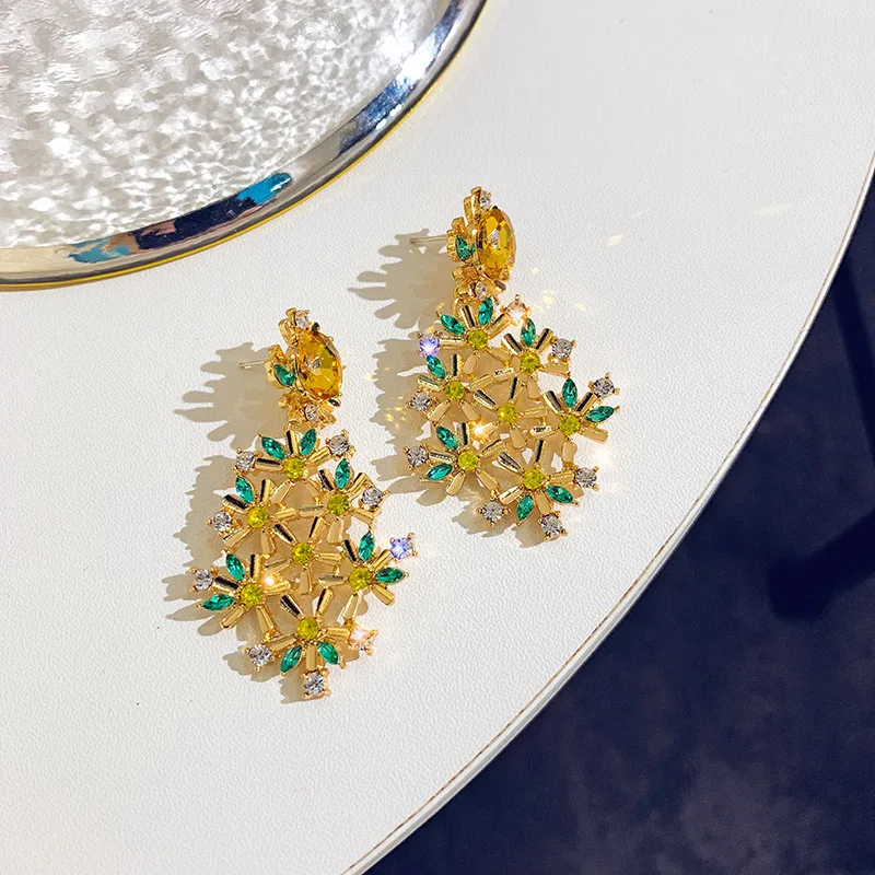 

2019 European American Retro Palace Style Baroque Flower Earrings Temperament Fashionable Earrings Women Wear Jewelry