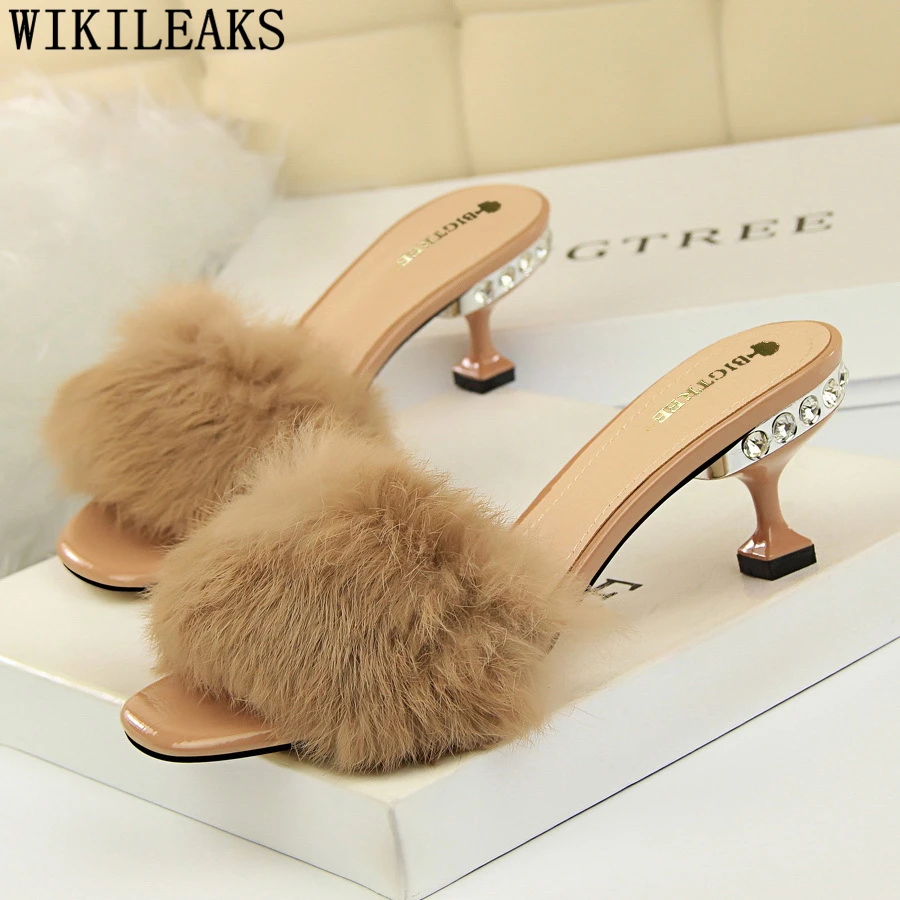 Шлёпанцы обувь Для женщин 2021 на высоком каблуке Меховые сапоги Bigtree черного цвета