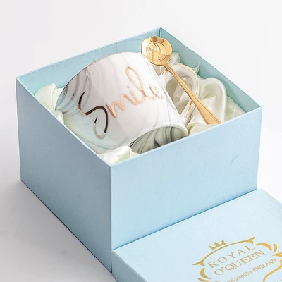 gray Gift box Oussirro Lover Kiss Новинка Творческие керамические чашки в подарочной коробке кофе/молоко кружки с крышкой Ложка подарите любителю подарок на день рождения - Цвет: gray Gift box
