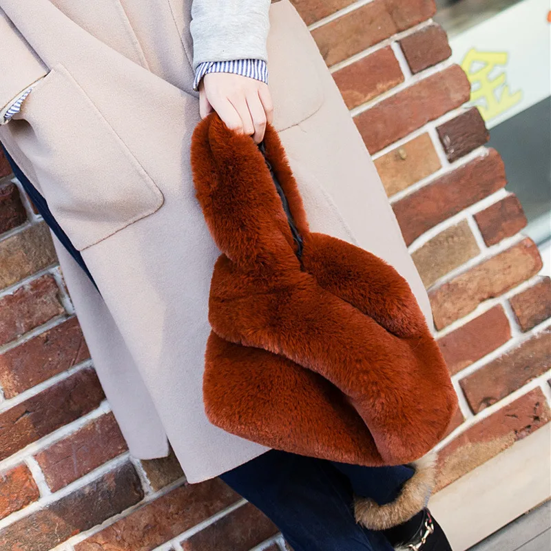 

LANMMRE Bag / 2019 New Pattern Personality Imitation Rabbit Faxu Fur Handbag For Women All Match Solid Color Bucket Bag AI963