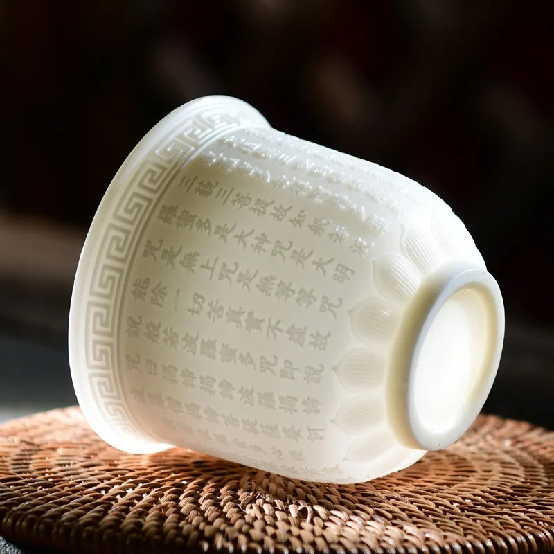 Китайский ветер большой белый фарфор suet jade фарфоровые чашки керамический рельеф мастер чайные чашки