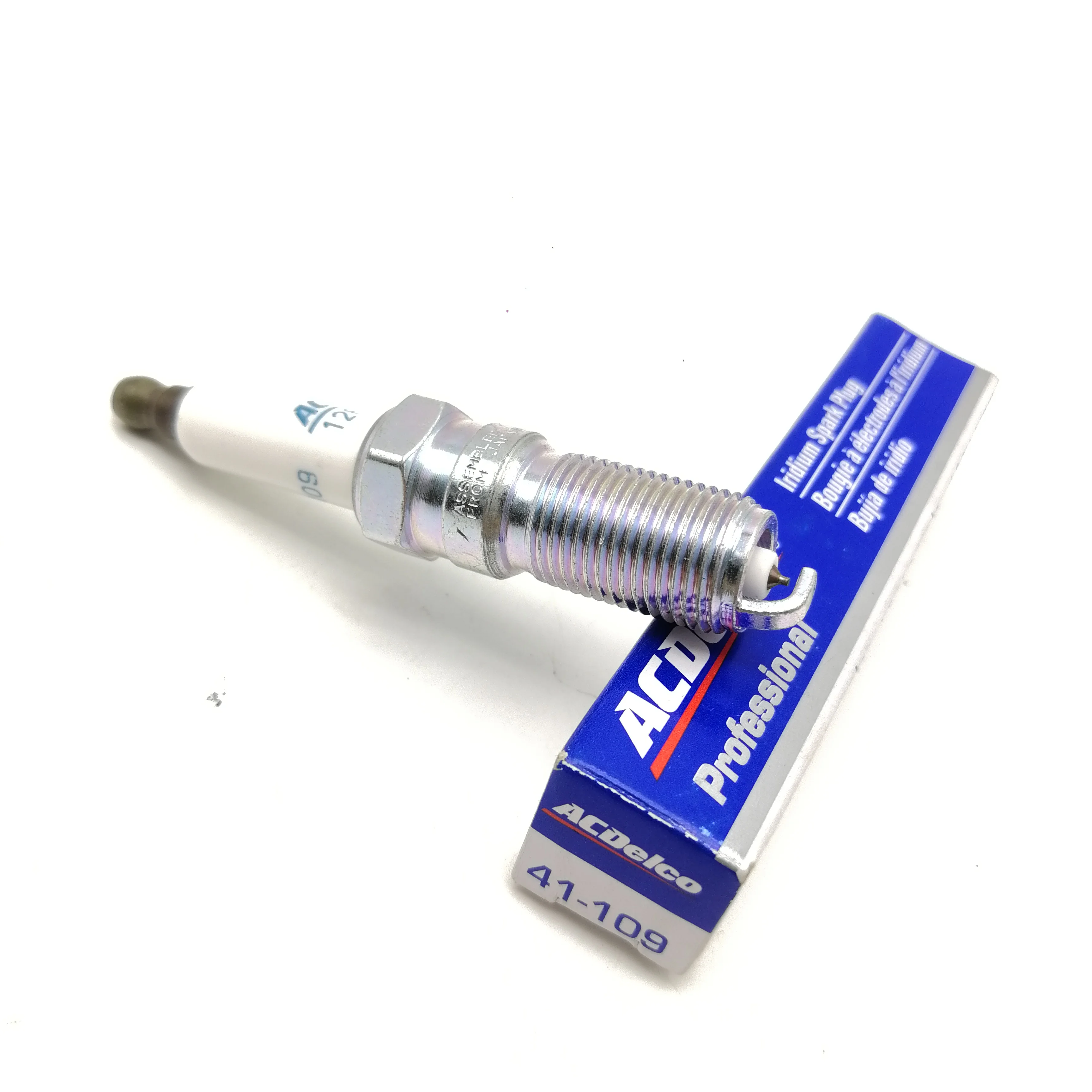 

Spark Plug for SUZUKI HOLDEN OPEL BUICK ENCLAVE CHEVROLET CAMARO CAPTIVA HHR MALIBU VECTRA FORD ESCORT FIESTA 1686133 41-109