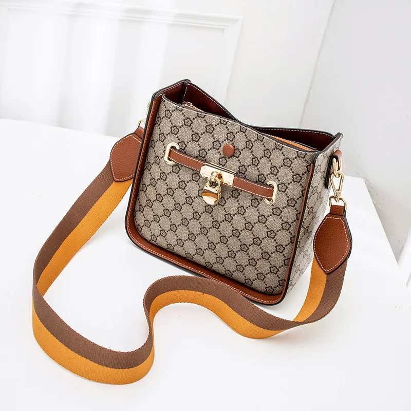 

newLuxury Brand Leather Crossbody Women 2019Shoulder strap printing bag Shoulder MessengerBag Lady Bucket bag bag Handbags