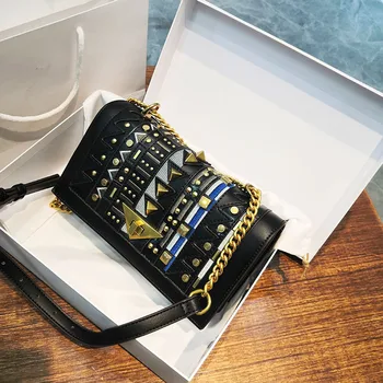 

Women's bag 2020 autumn and winter new punk rivet one-shoulder oblique bag Japanese and Korean tide chain square bag